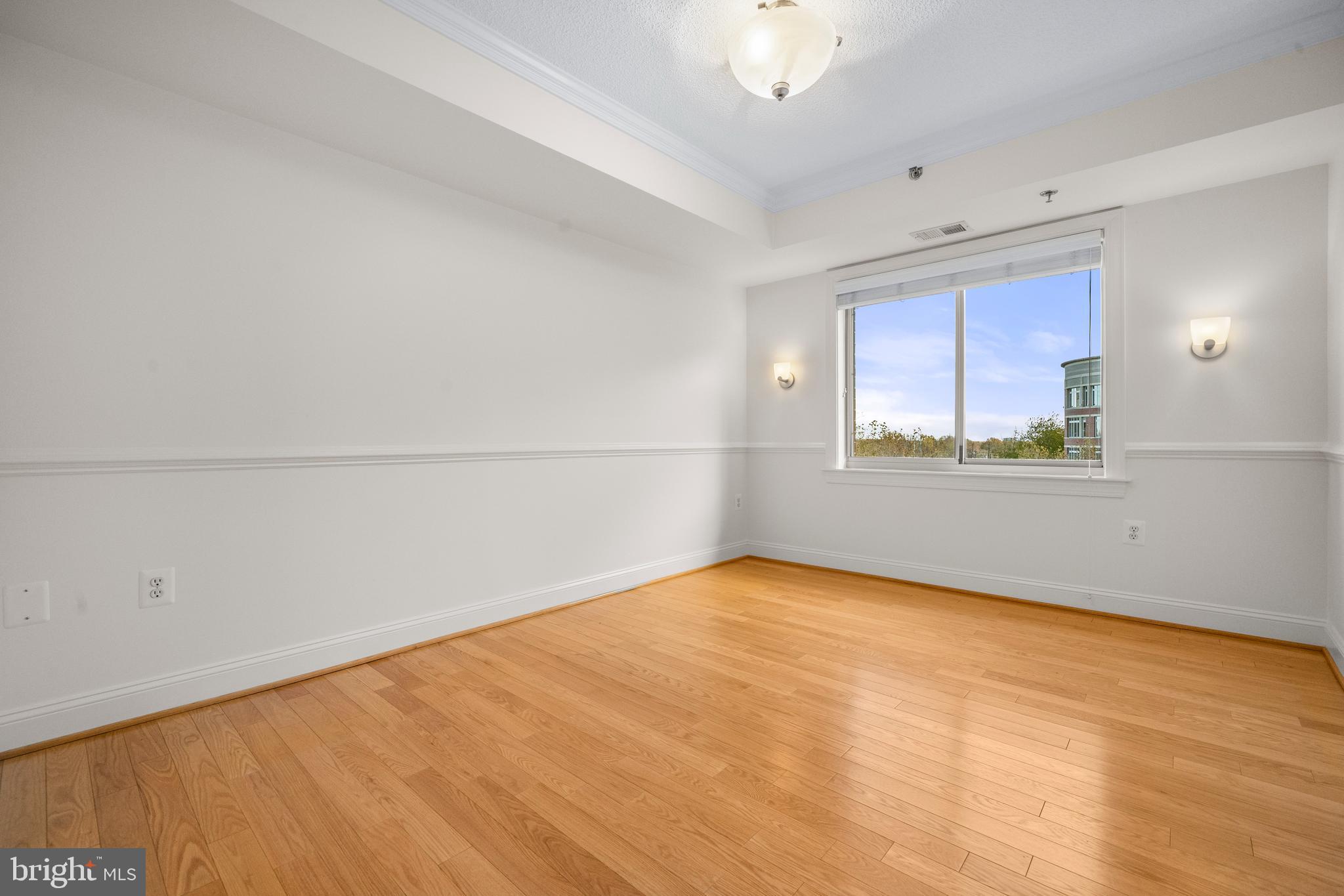 CARLYLE TOWERS - Residential