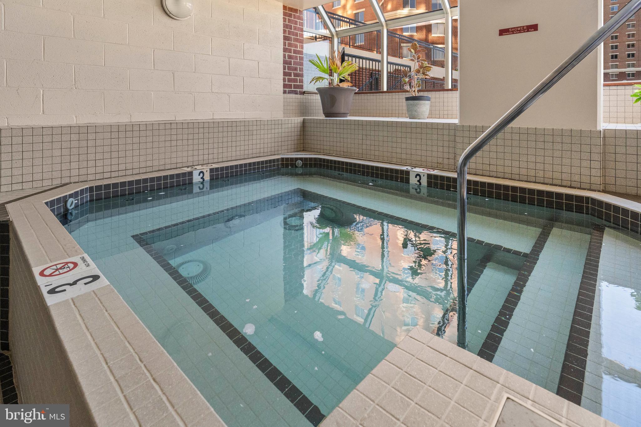 CARLYLE TOWERS - Residential