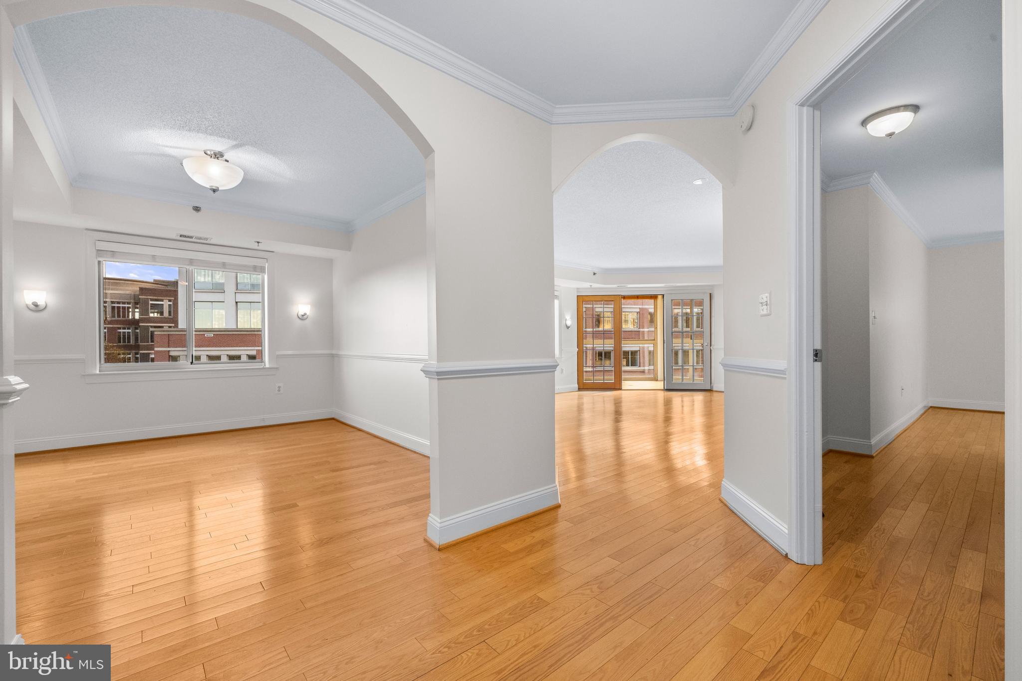 CARLYLE TOWERS - Residential