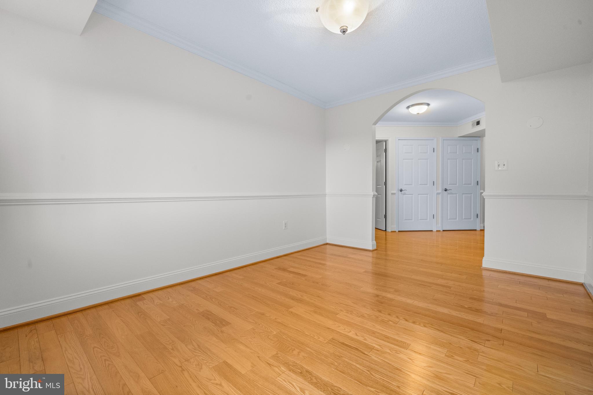 CARLYLE TOWERS - Residential