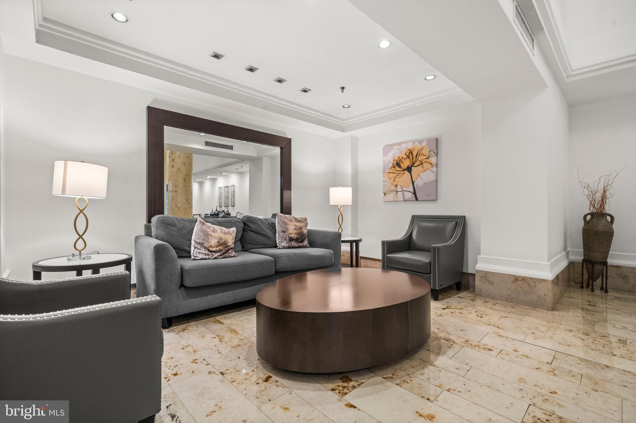 CARLYLE TOWERS - Residential