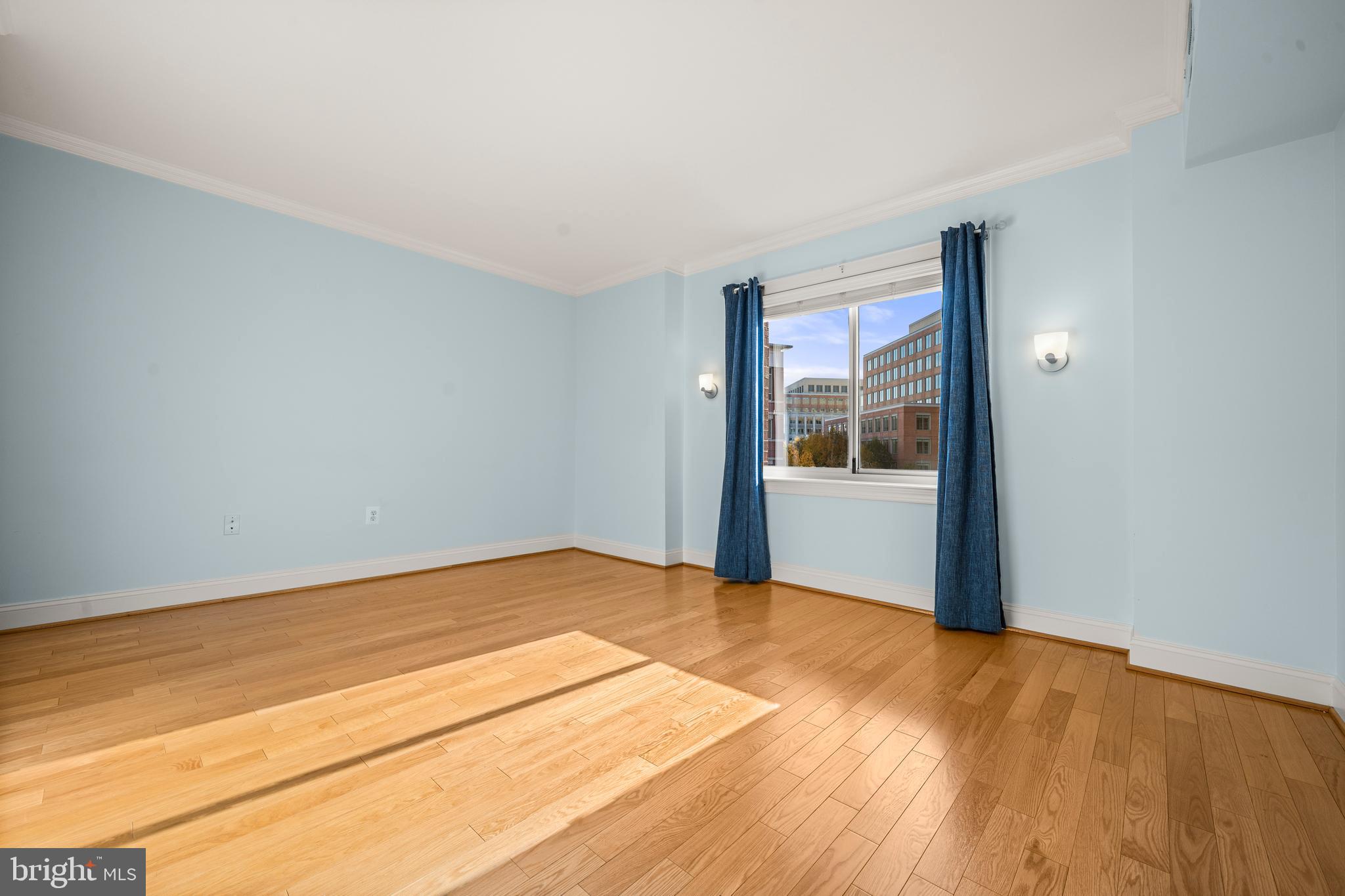 CARLYLE TOWERS - Residential