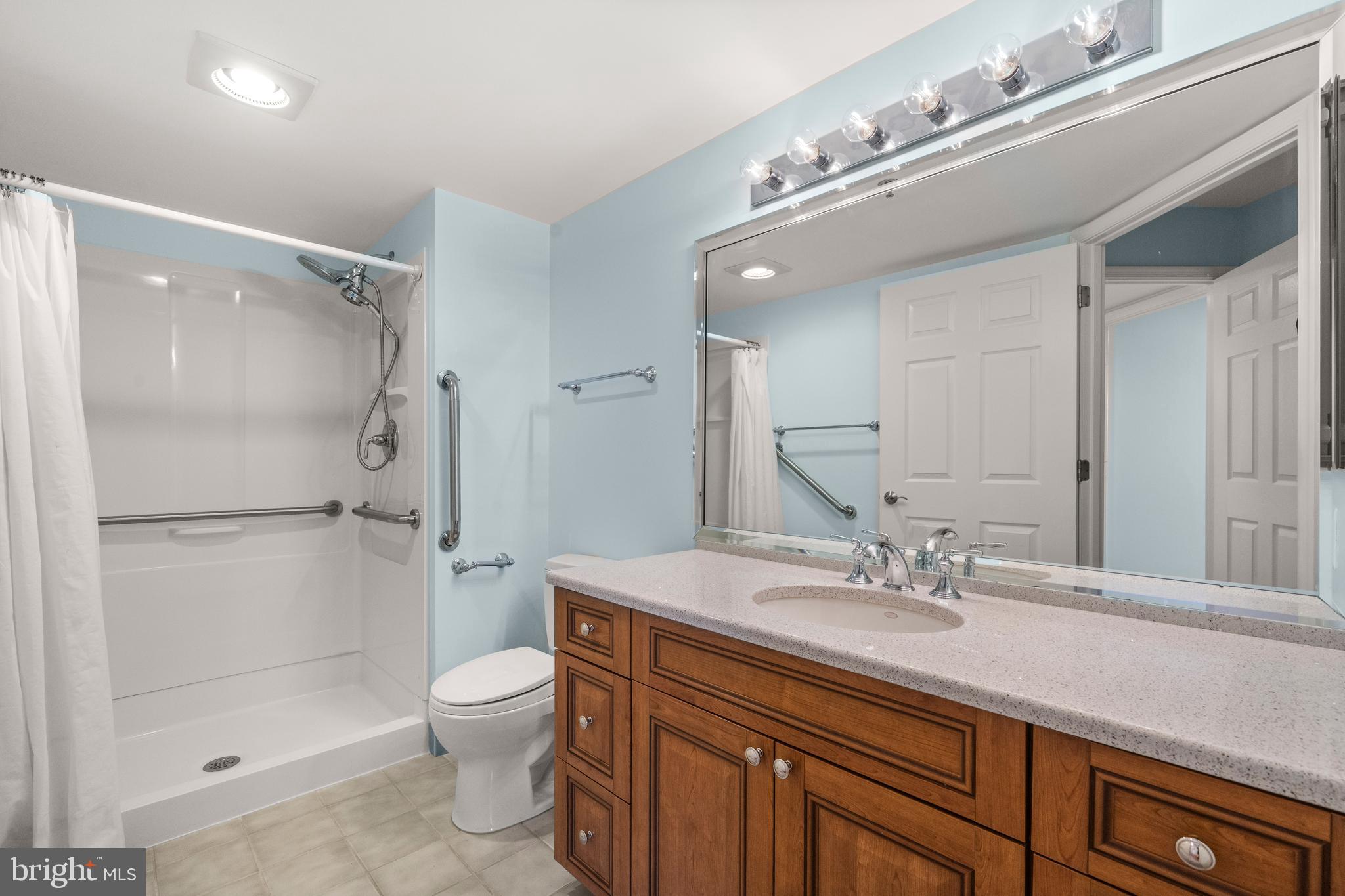 CARLYLE TOWERS - Residential