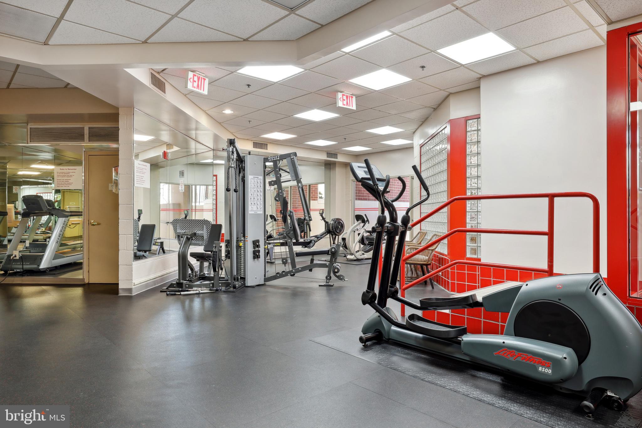 CARLYLE TOWERS - Residential