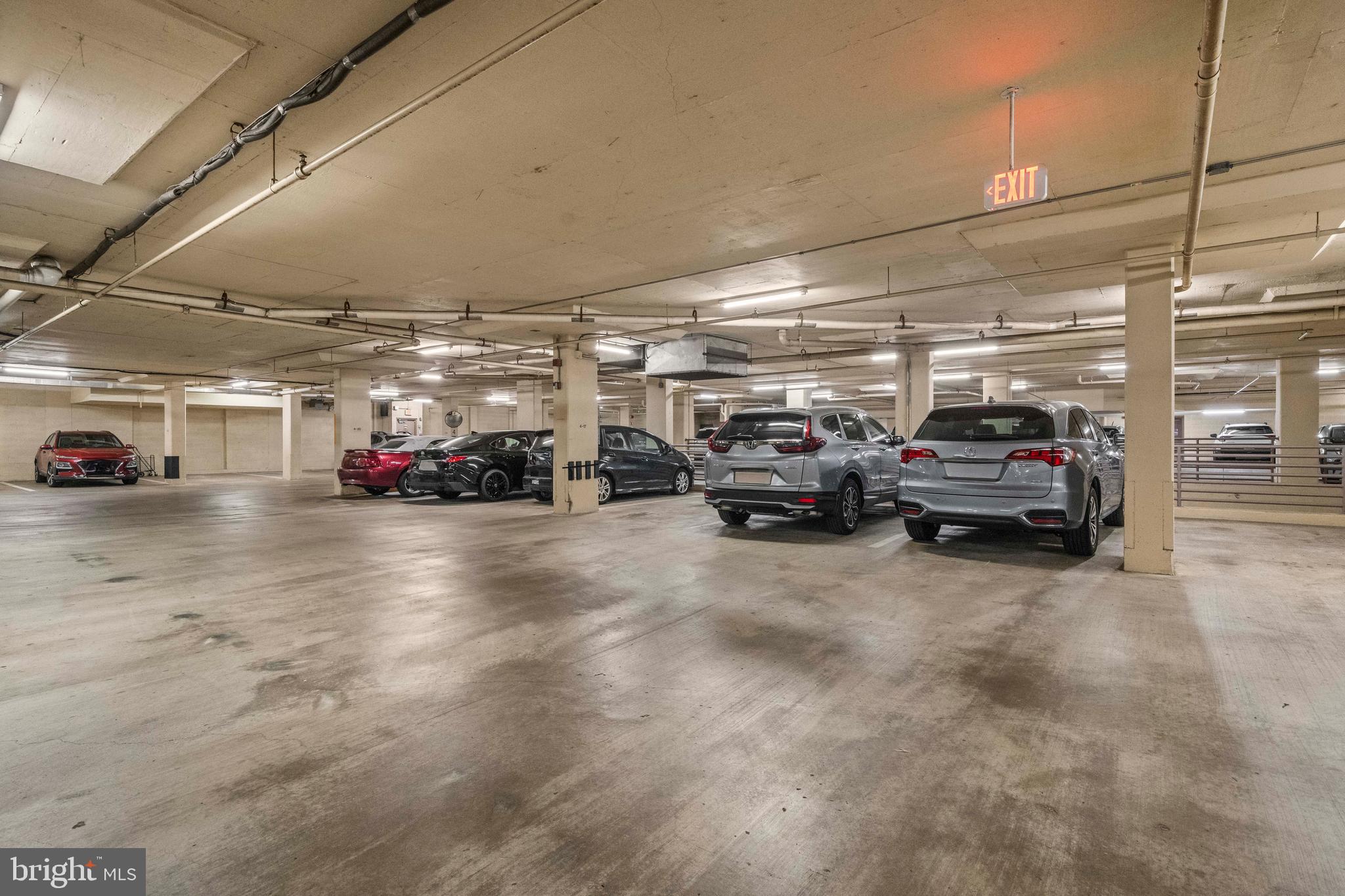 CARLYLE TOWERS - Residential