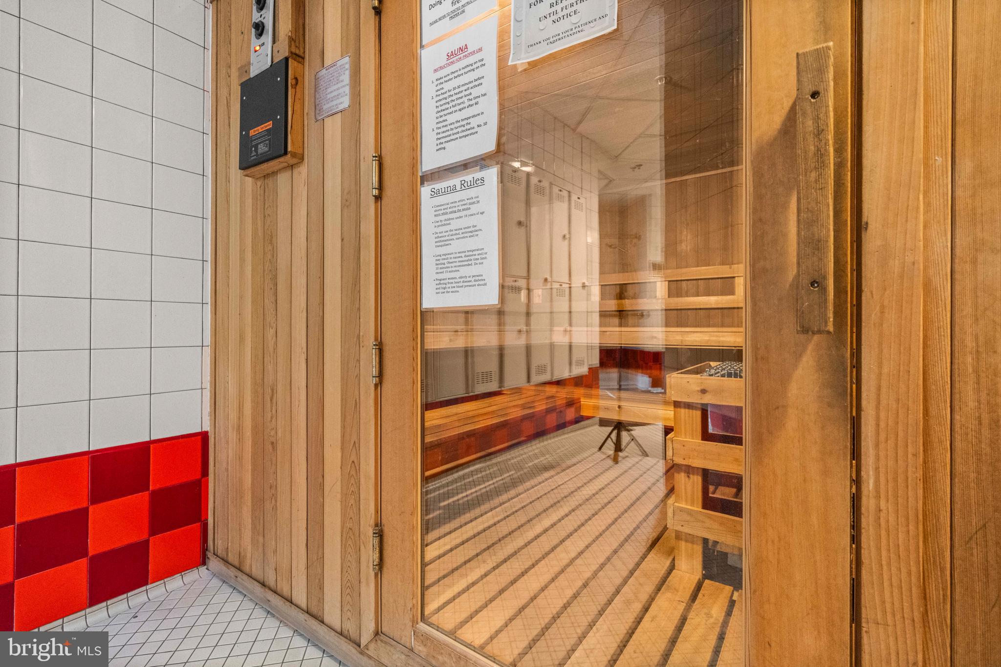 CARLYLE TOWERS - Residential