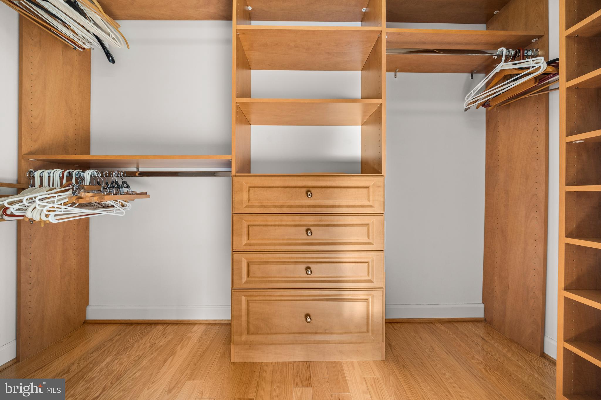 CARLYLE TOWERS - Residential