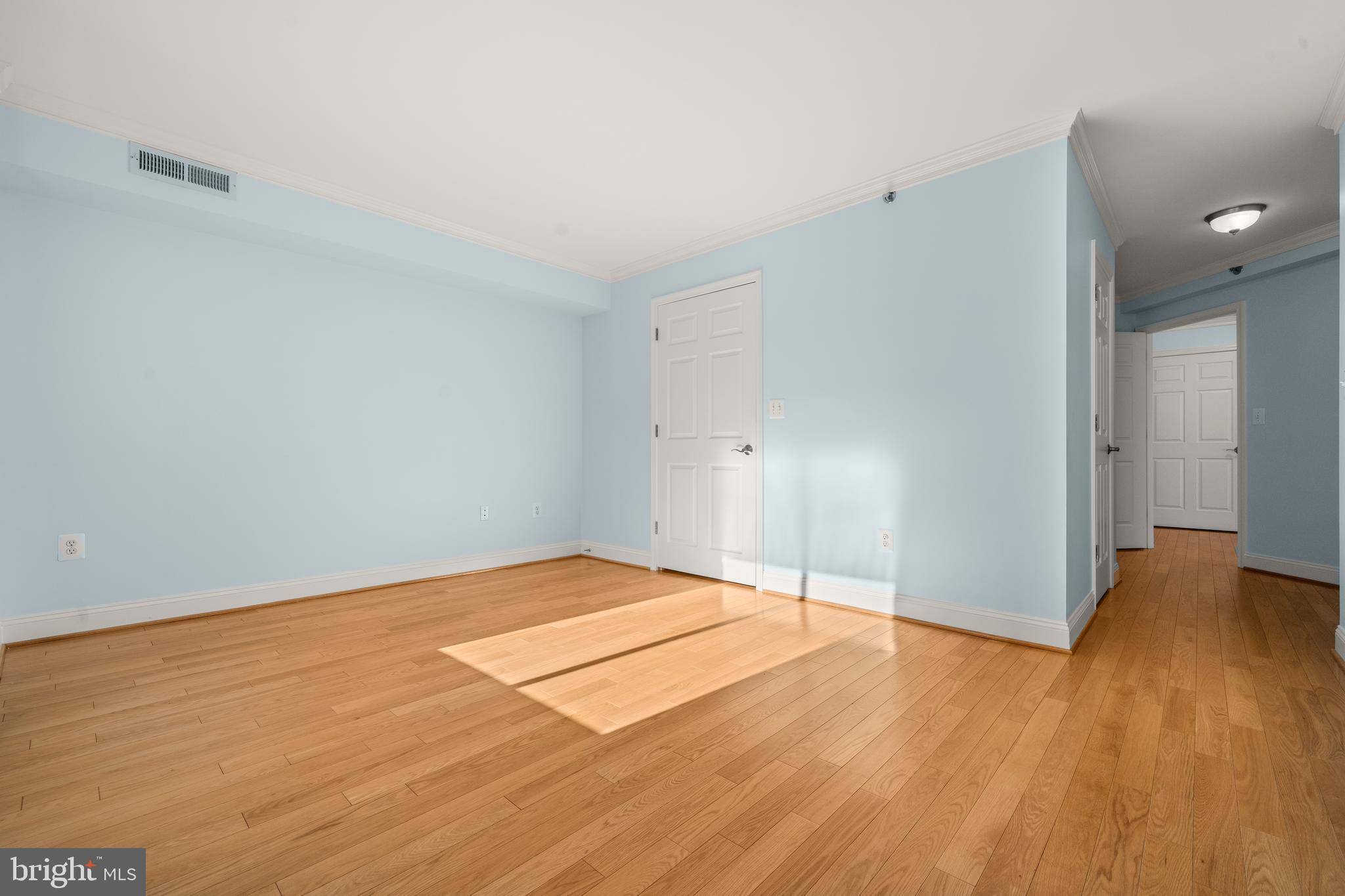 CARLYLE TOWERS - Residential