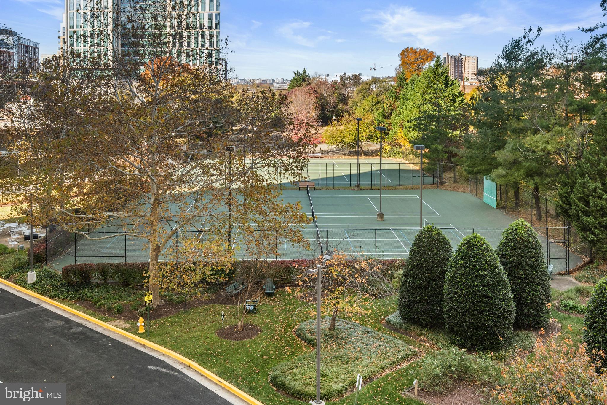 CARLYLE TOWERS - Residential