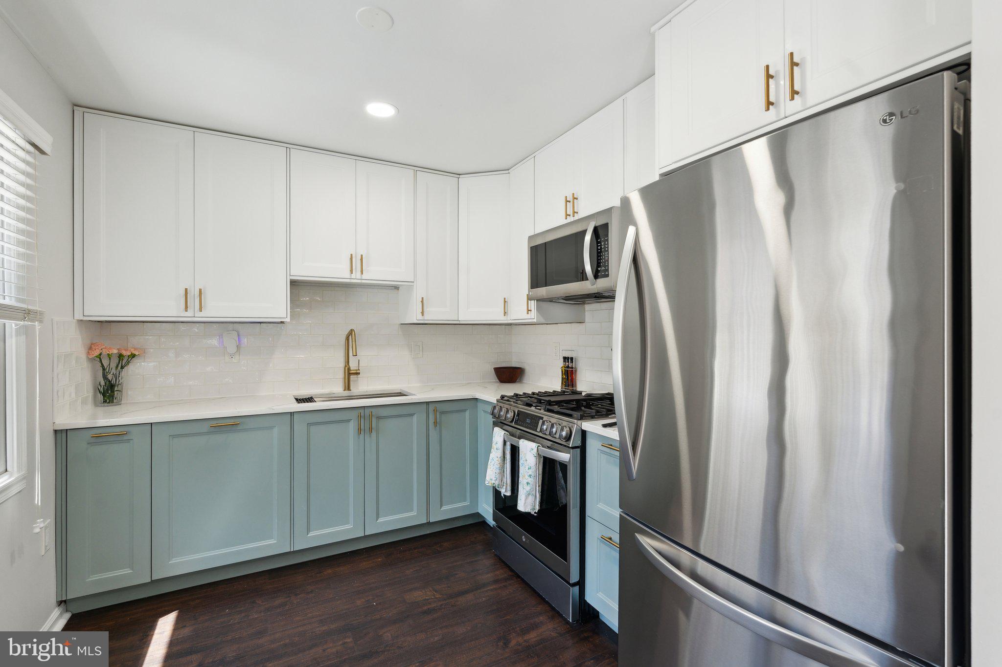 ADAMS WALK - Residential