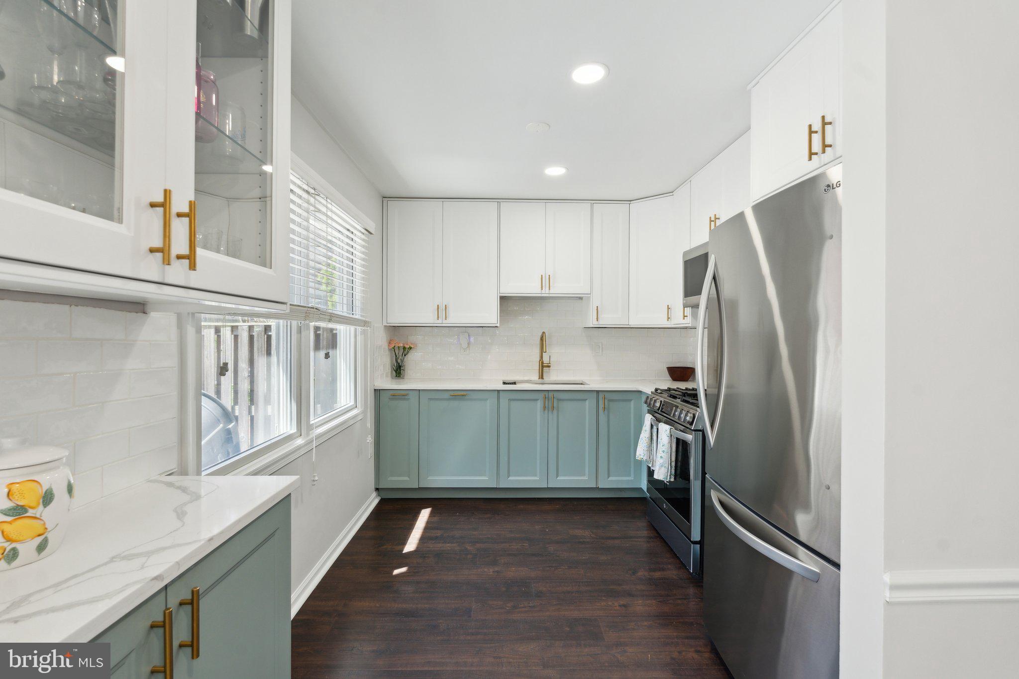 ADAMS WALK - Residential