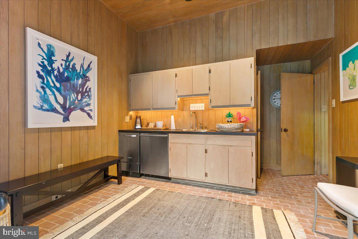 SCHOOL LANE HILLS - Residential