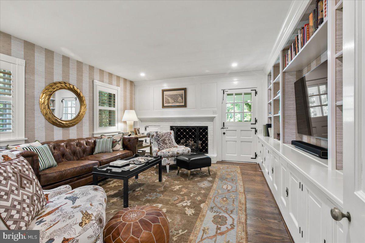 SCHOOL LANE HILLS - Residential