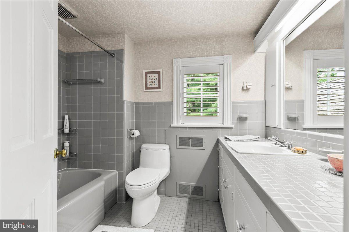 SCHOOL LANE HILLS - Residential