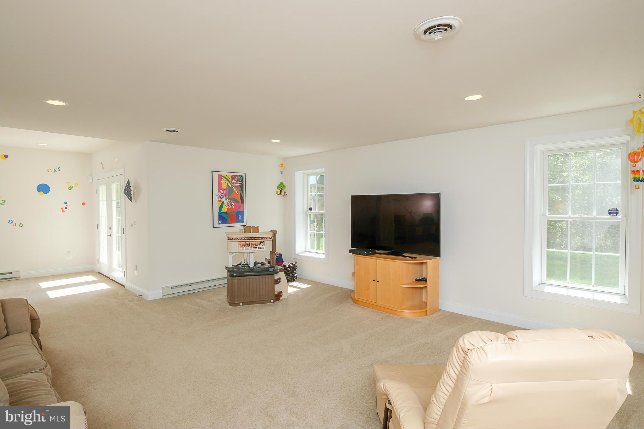 COLONIAL MANOR - Residential