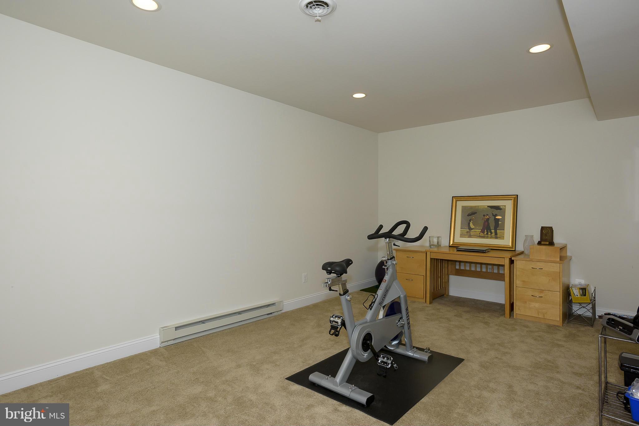 COLONIAL MANOR - Residential