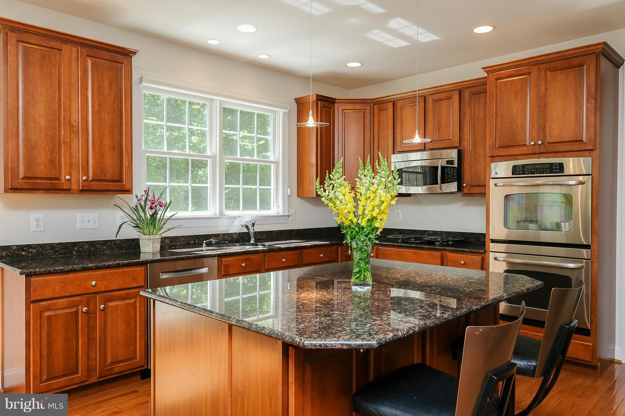 COLONIAL MANOR - Residential