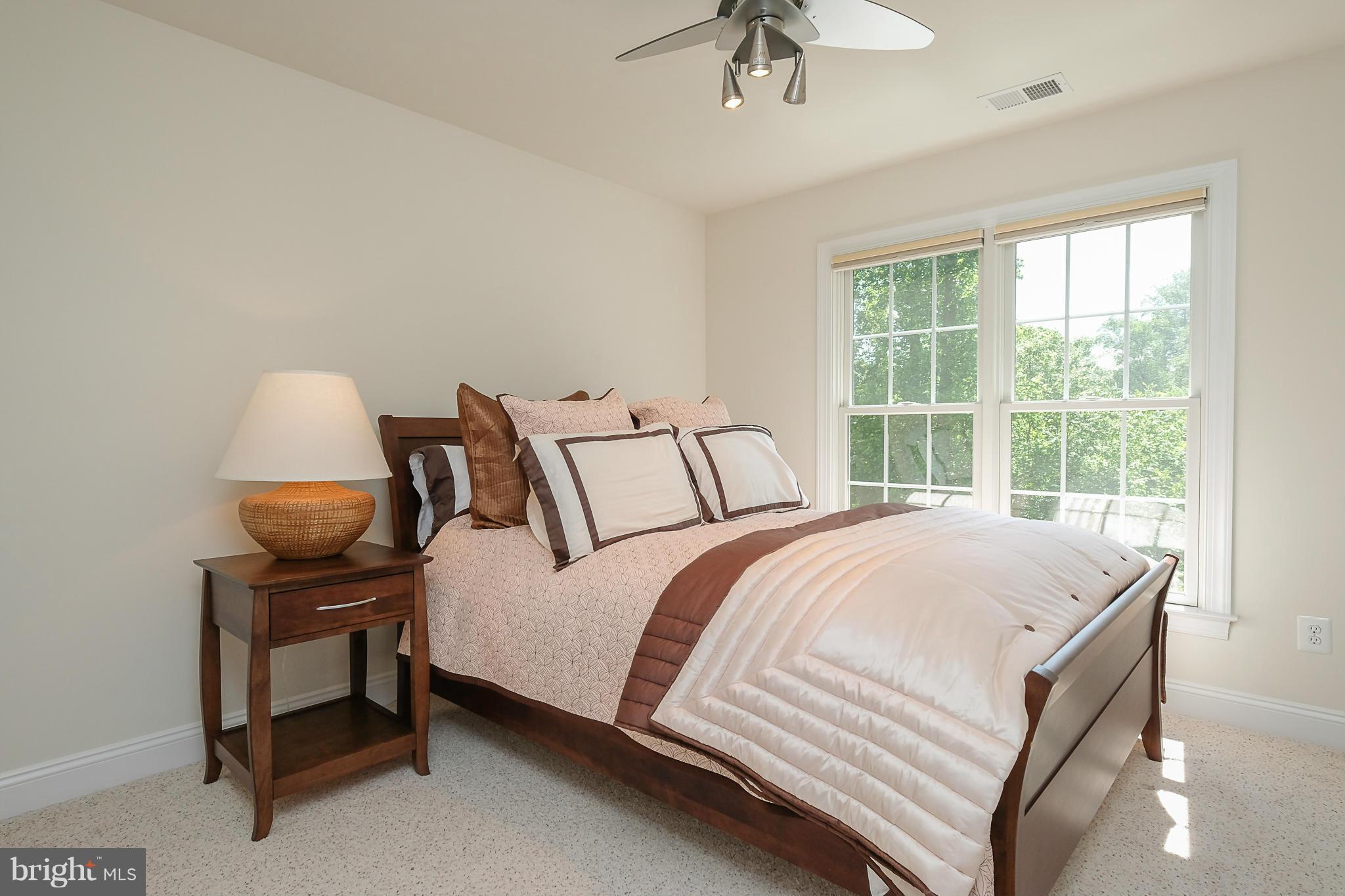 COLONIAL MANOR - Residential