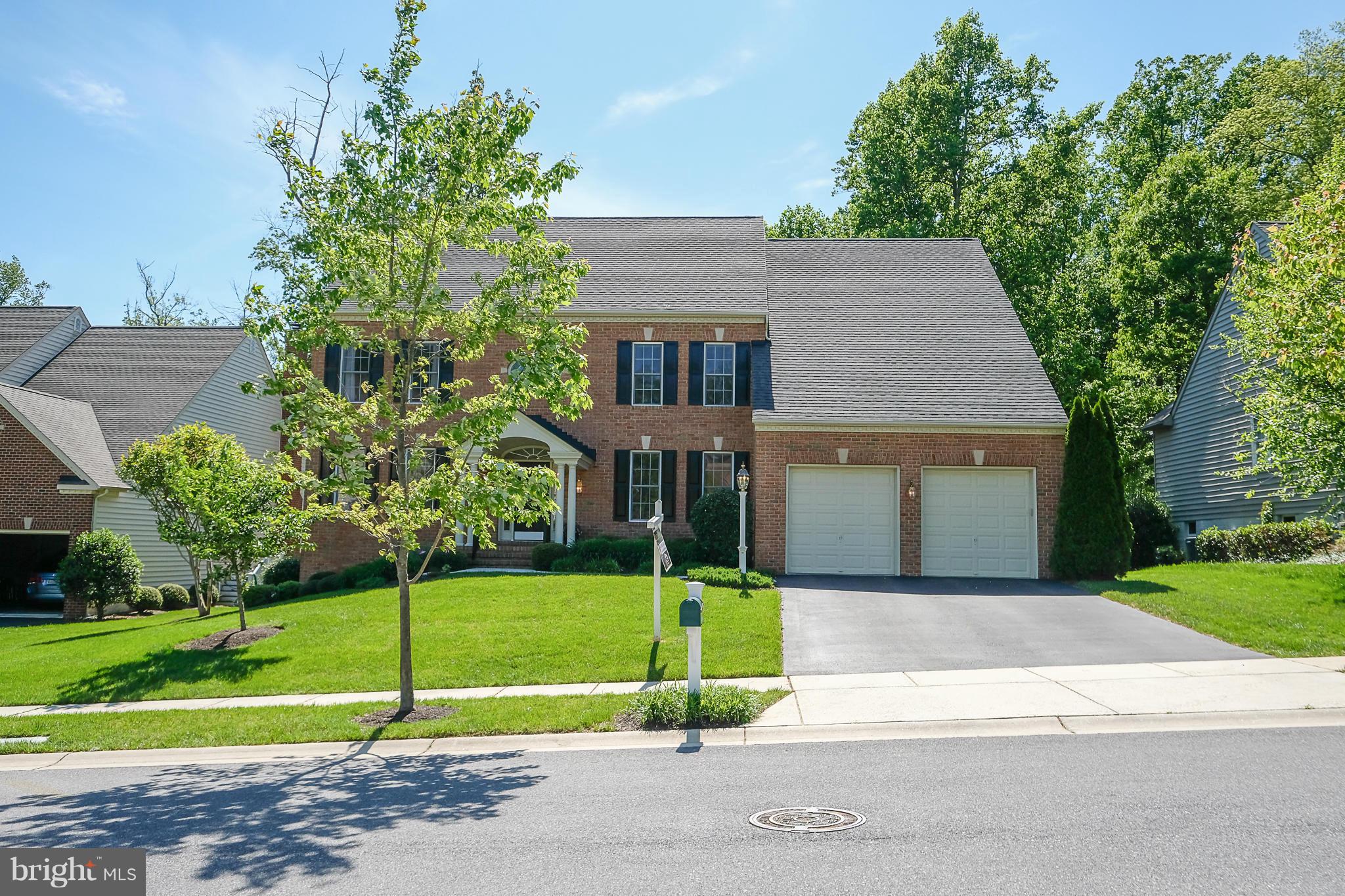 COLONIAL MANOR - Residential