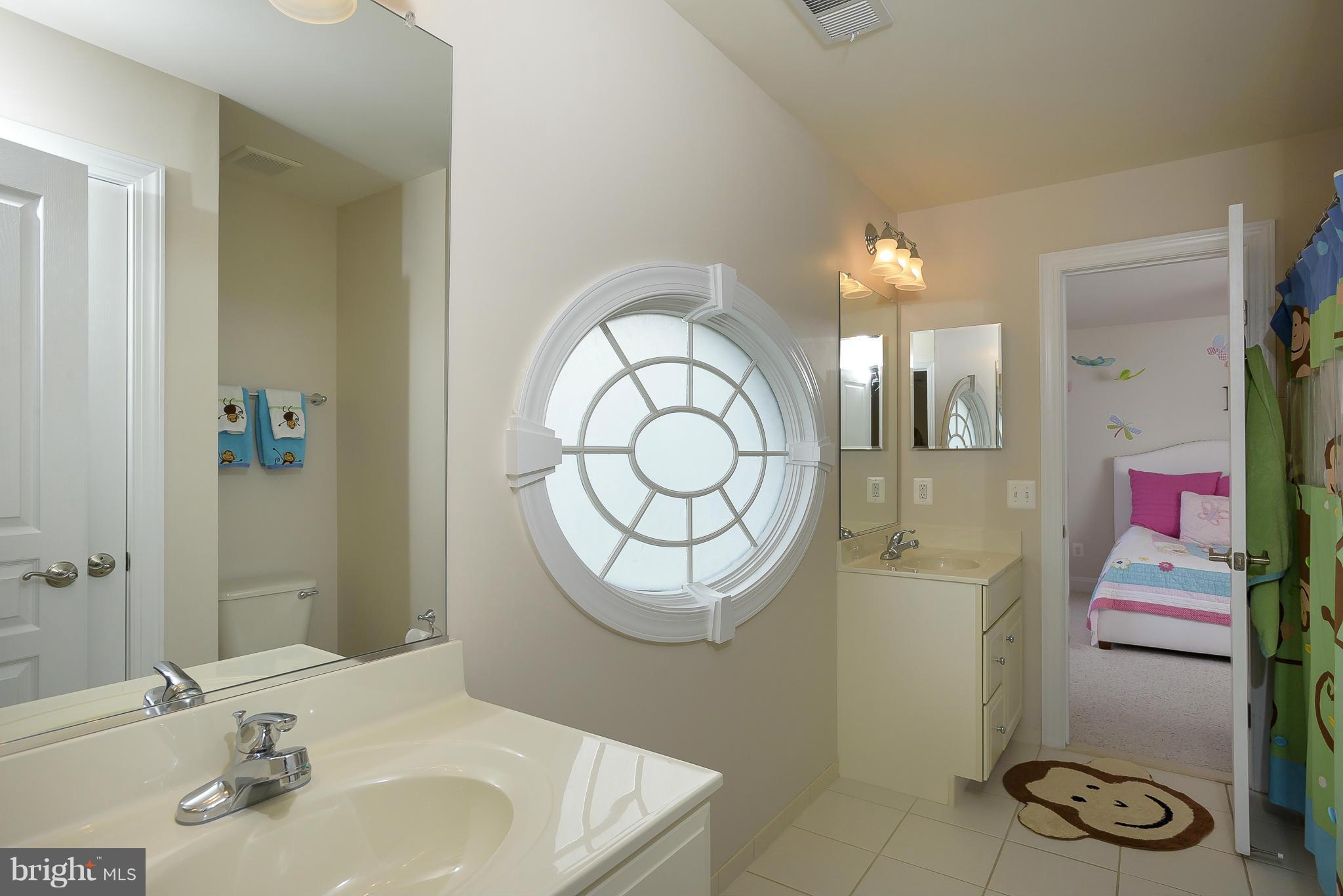 COLONIAL MANOR - Residential