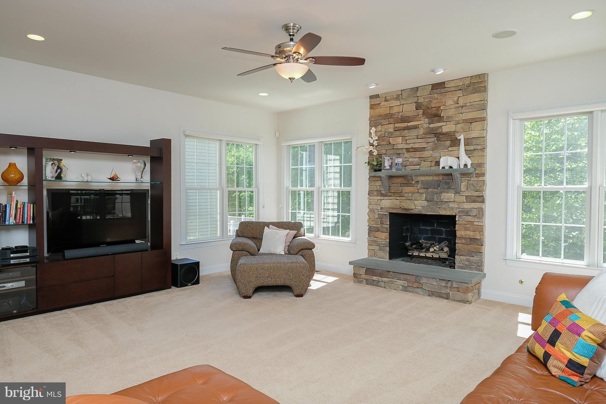 COLONIAL MANOR - Residential