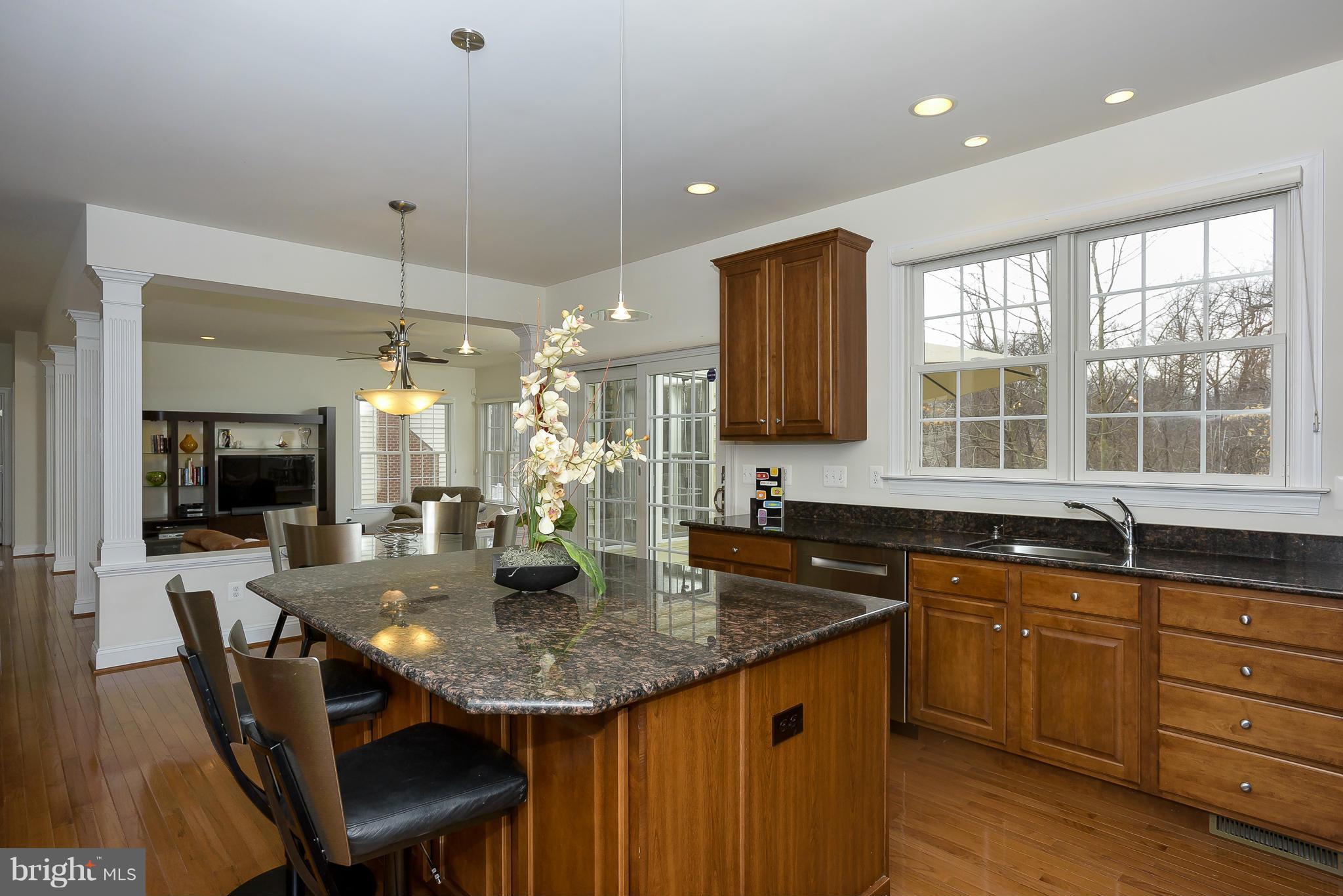 COLONIAL MANOR - Residential