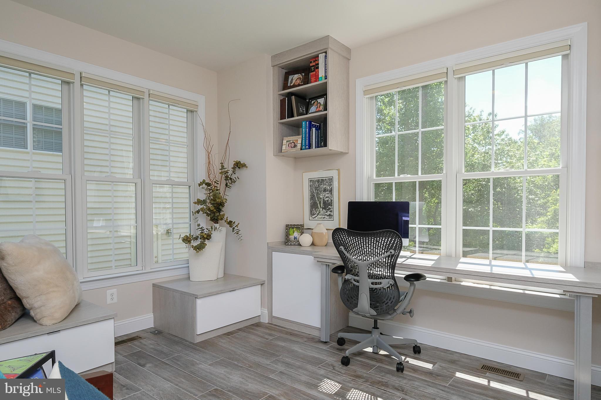 COLONIAL MANOR - Residential