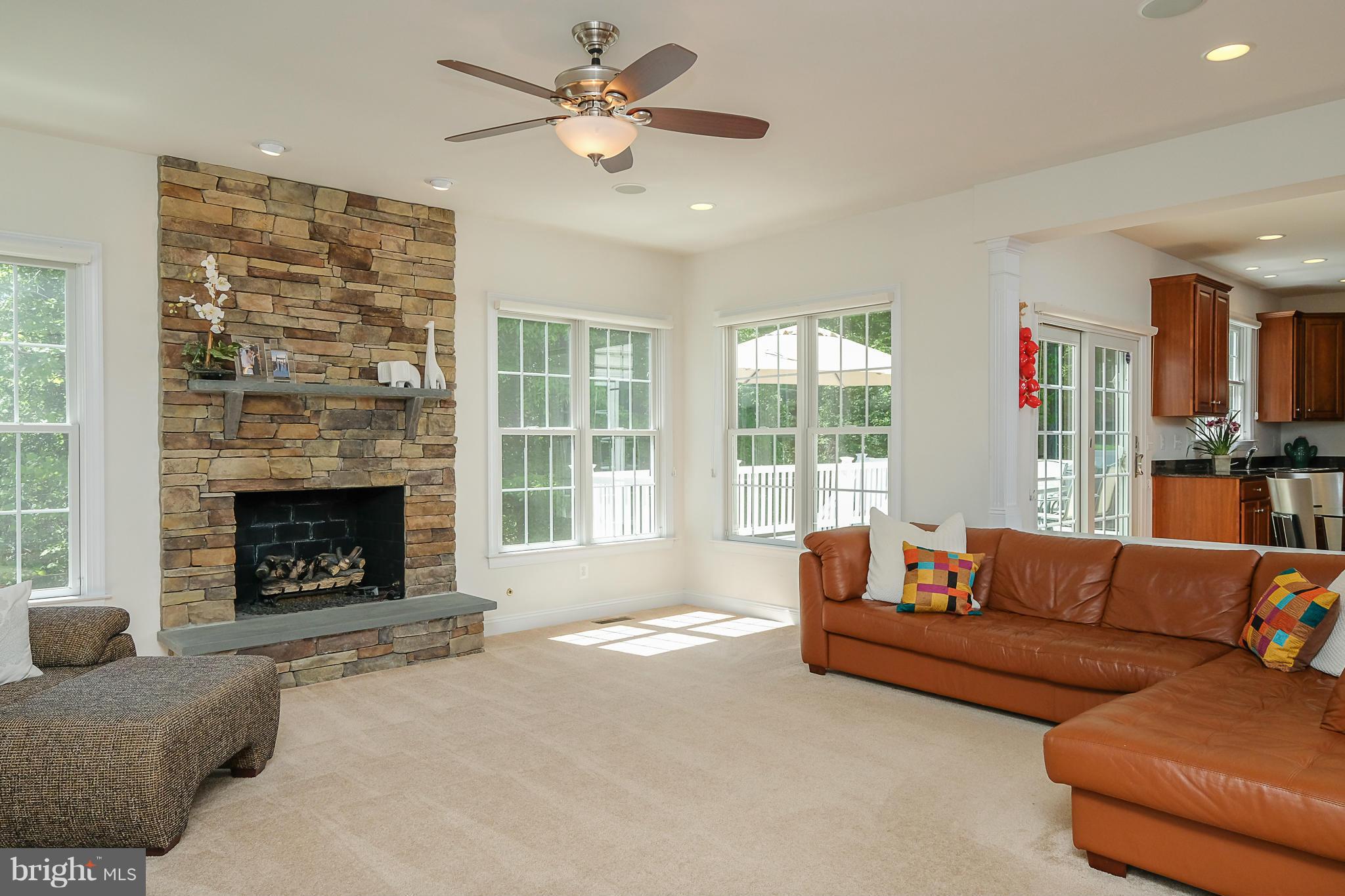 COLONIAL MANOR - Residential