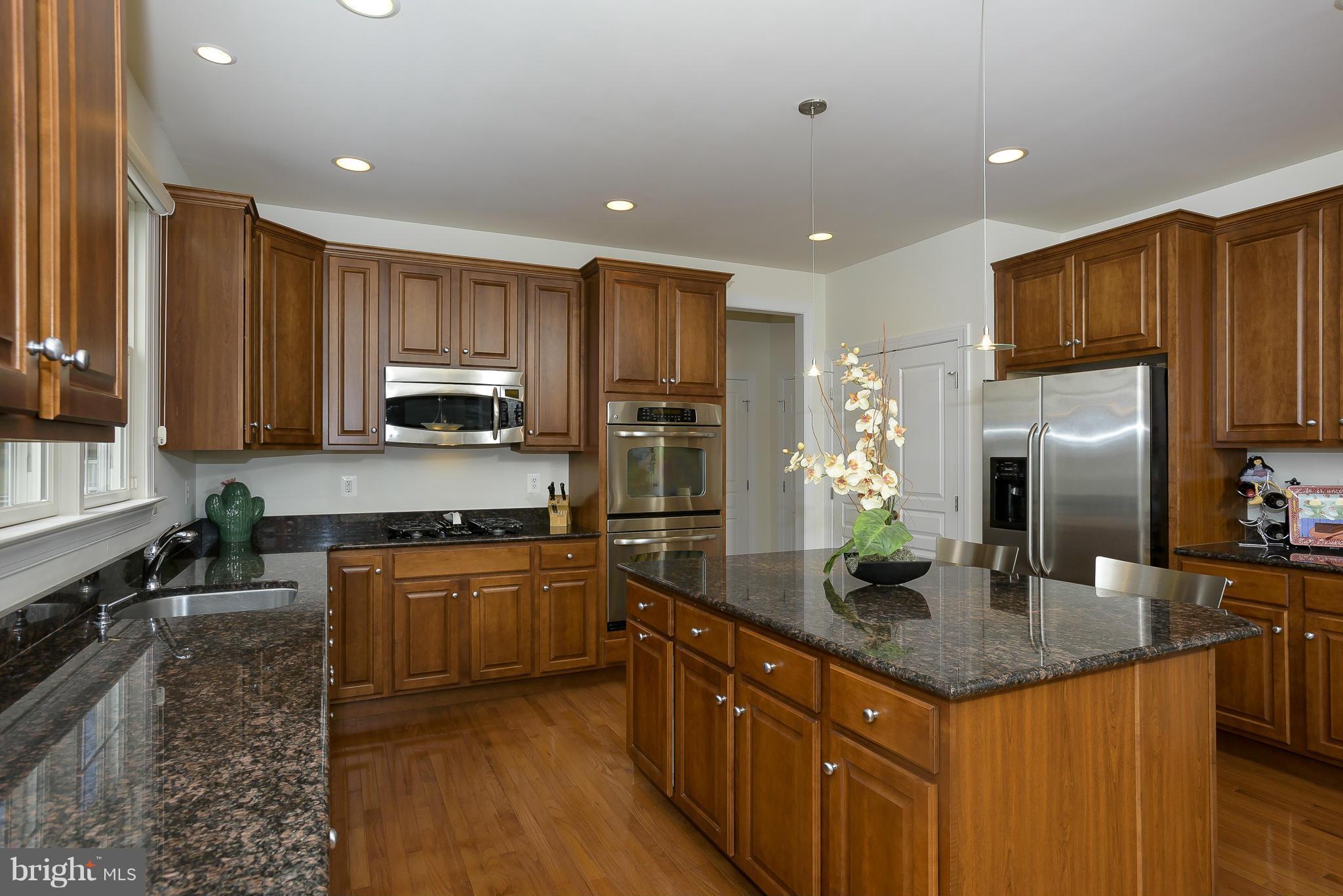 COLONIAL MANOR - Residential