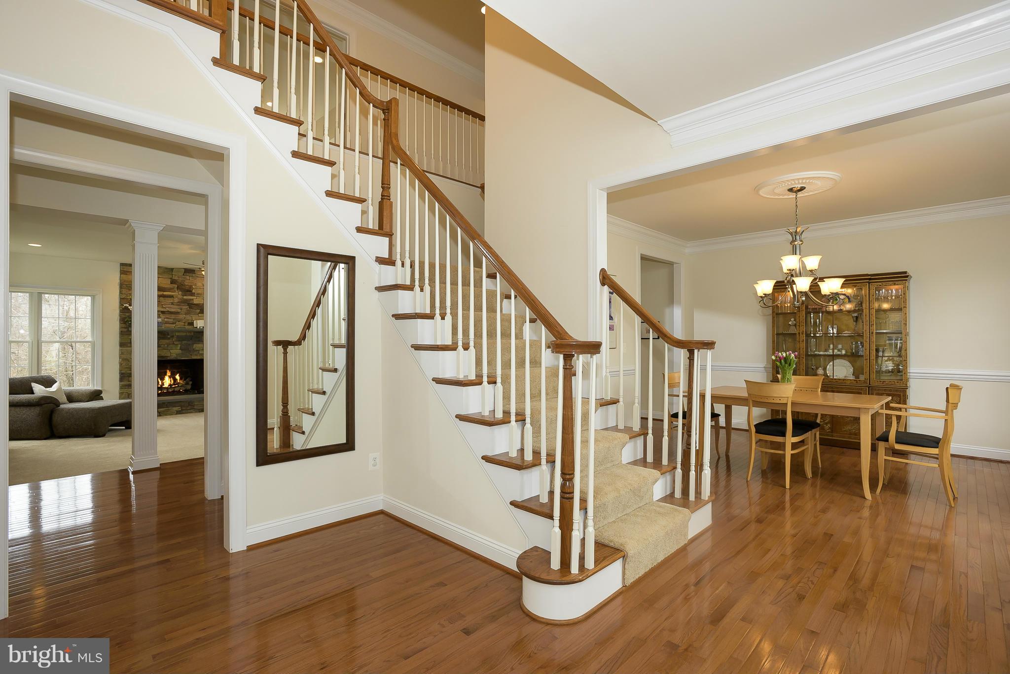 COLONIAL MANOR - Residential