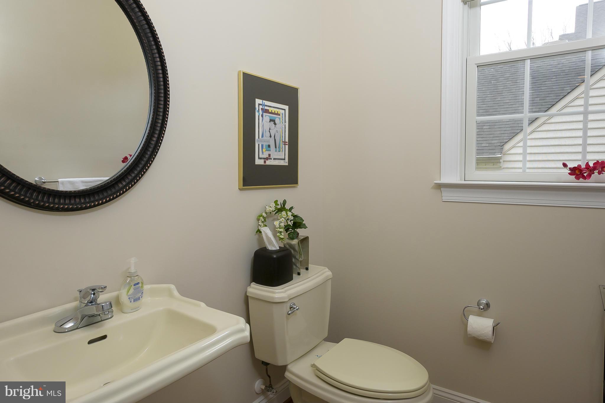 COLONIAL MANOR - Residential