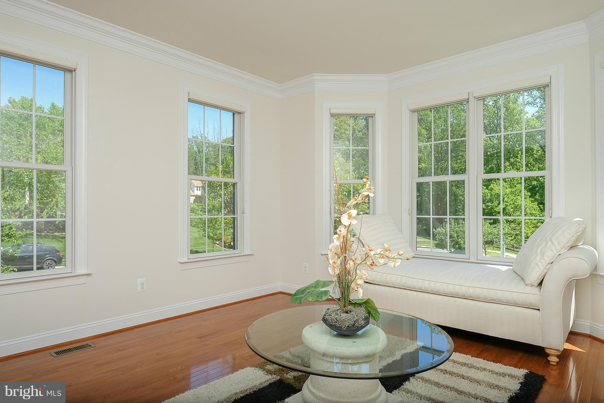 COLONIAL MANOR - Residential