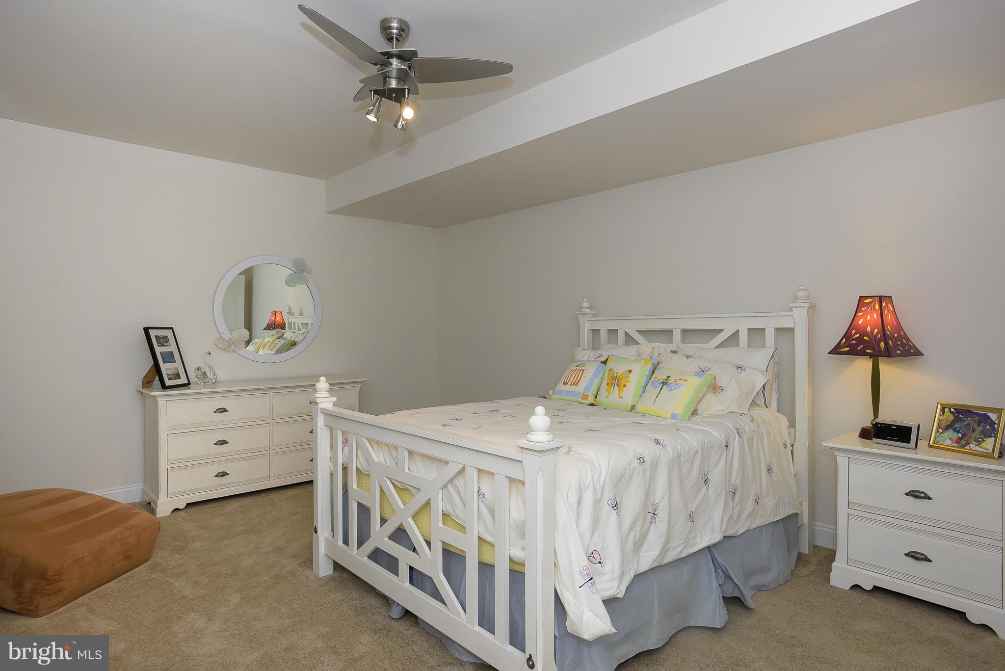 COLONIAL MANOR - Residential