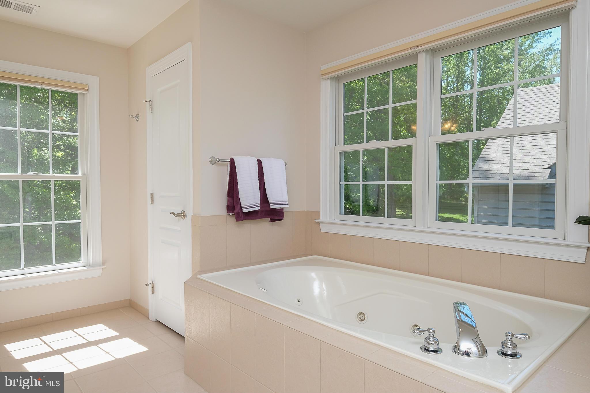 COLONIAL MANOR - Residential