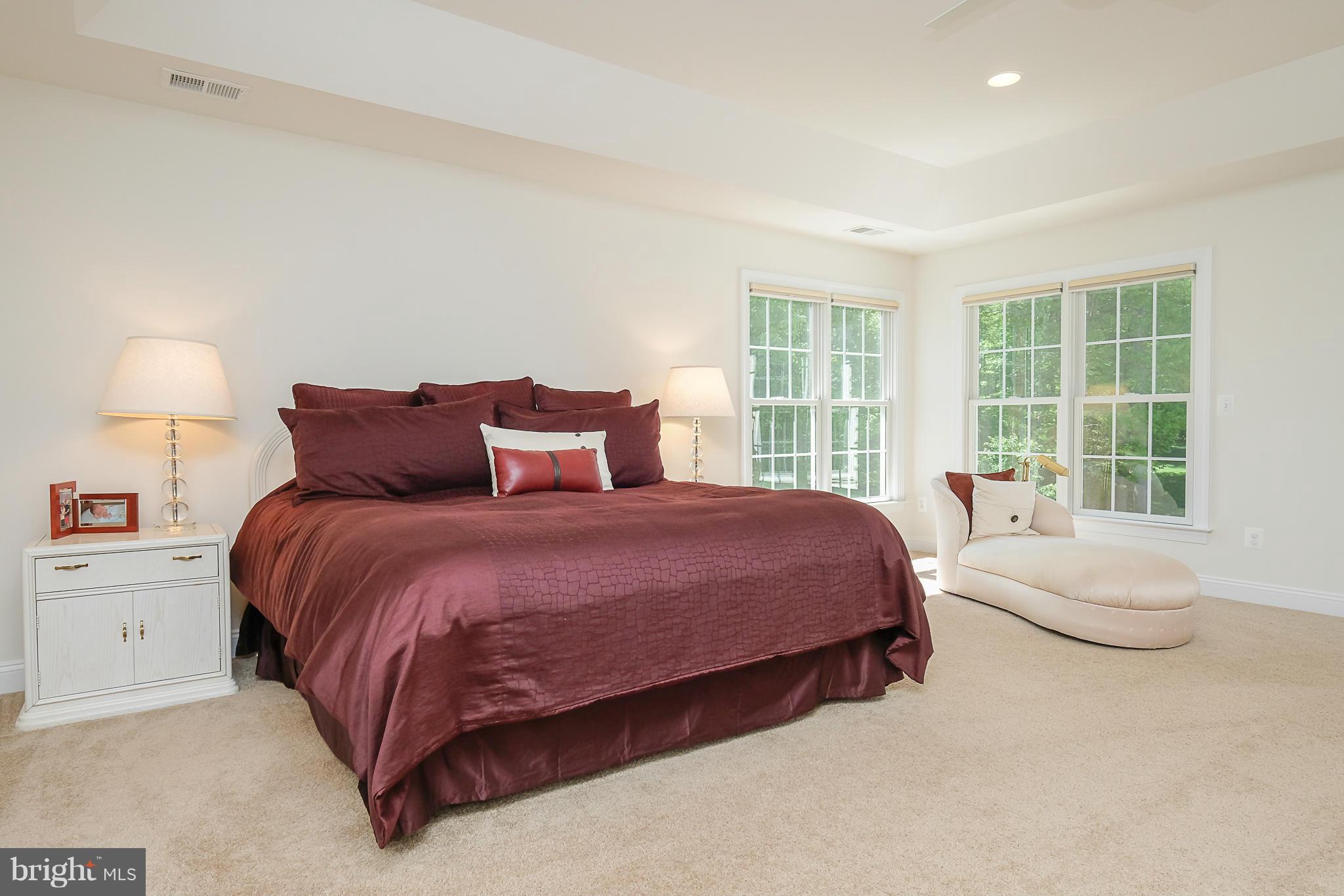 COLONIAL MANOR - Residential