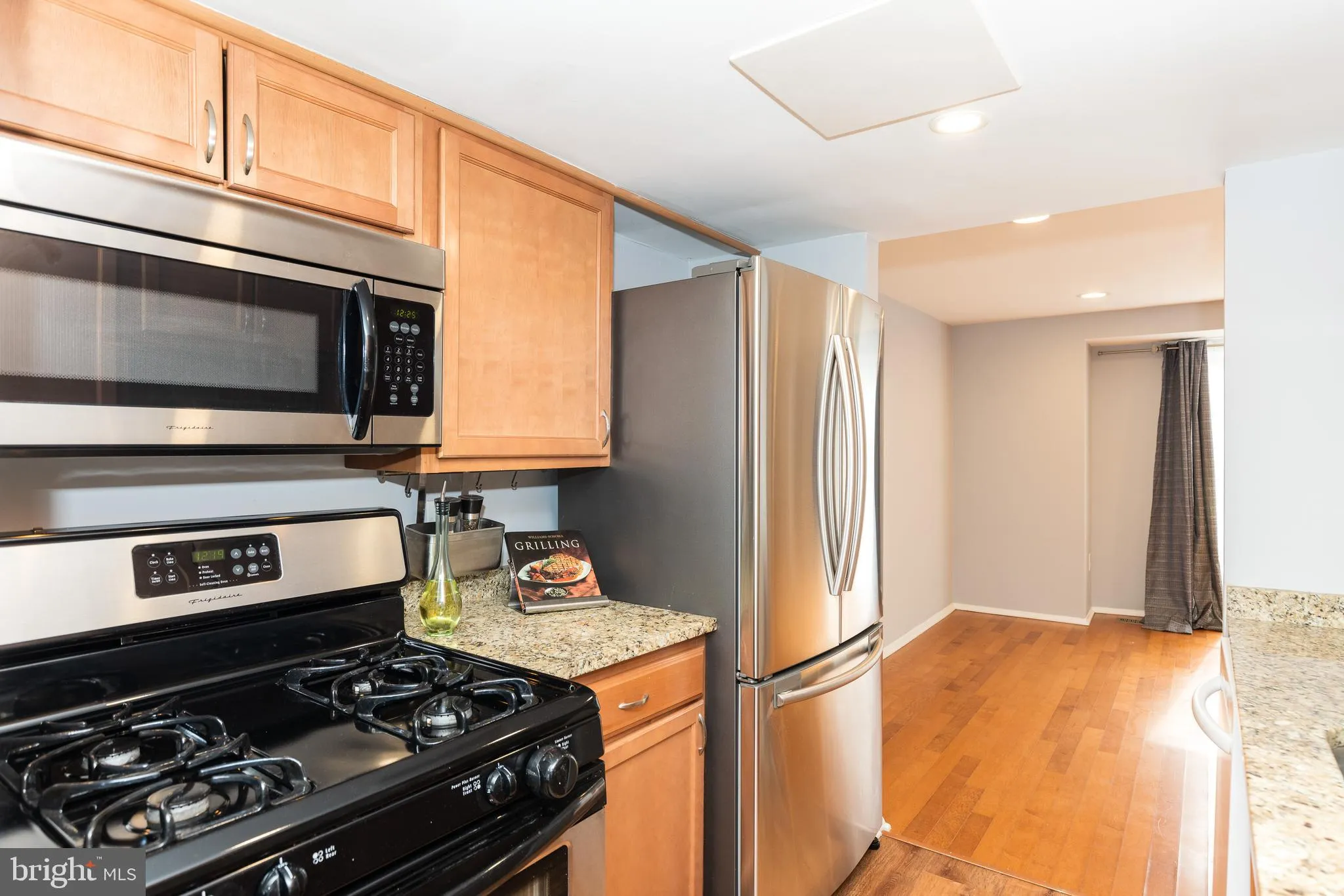 Columbia, Maryland 21044, United States, 3 Bedrooms Bedrooms, ,3 BathroomsBathrooms,Residential,Pending,10820