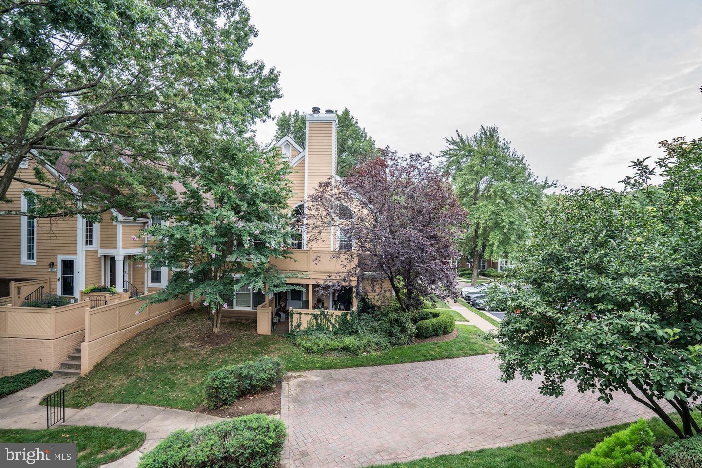 HAMPTON POINTE - Residential