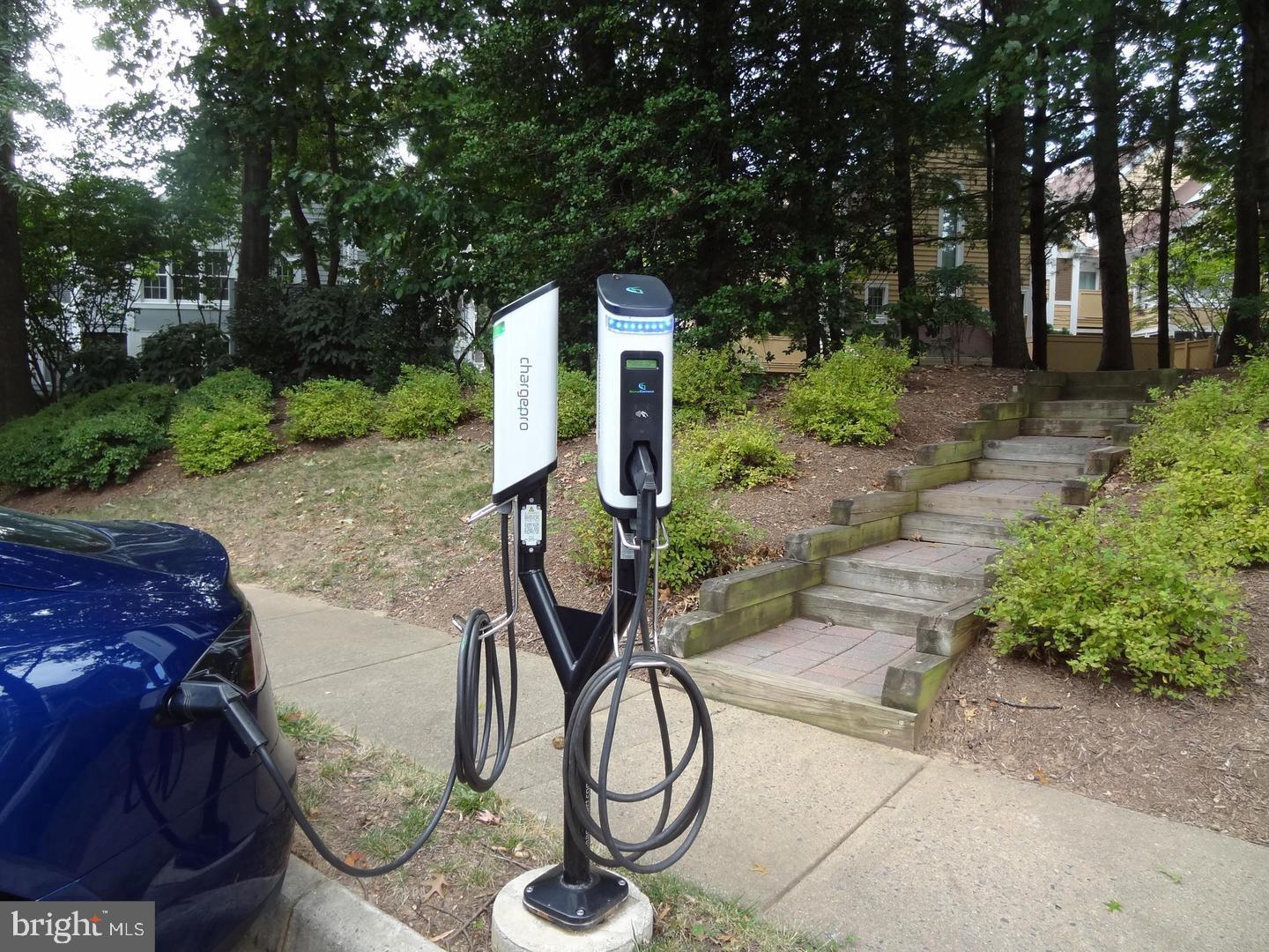 HAMPTON POINTE - Residential