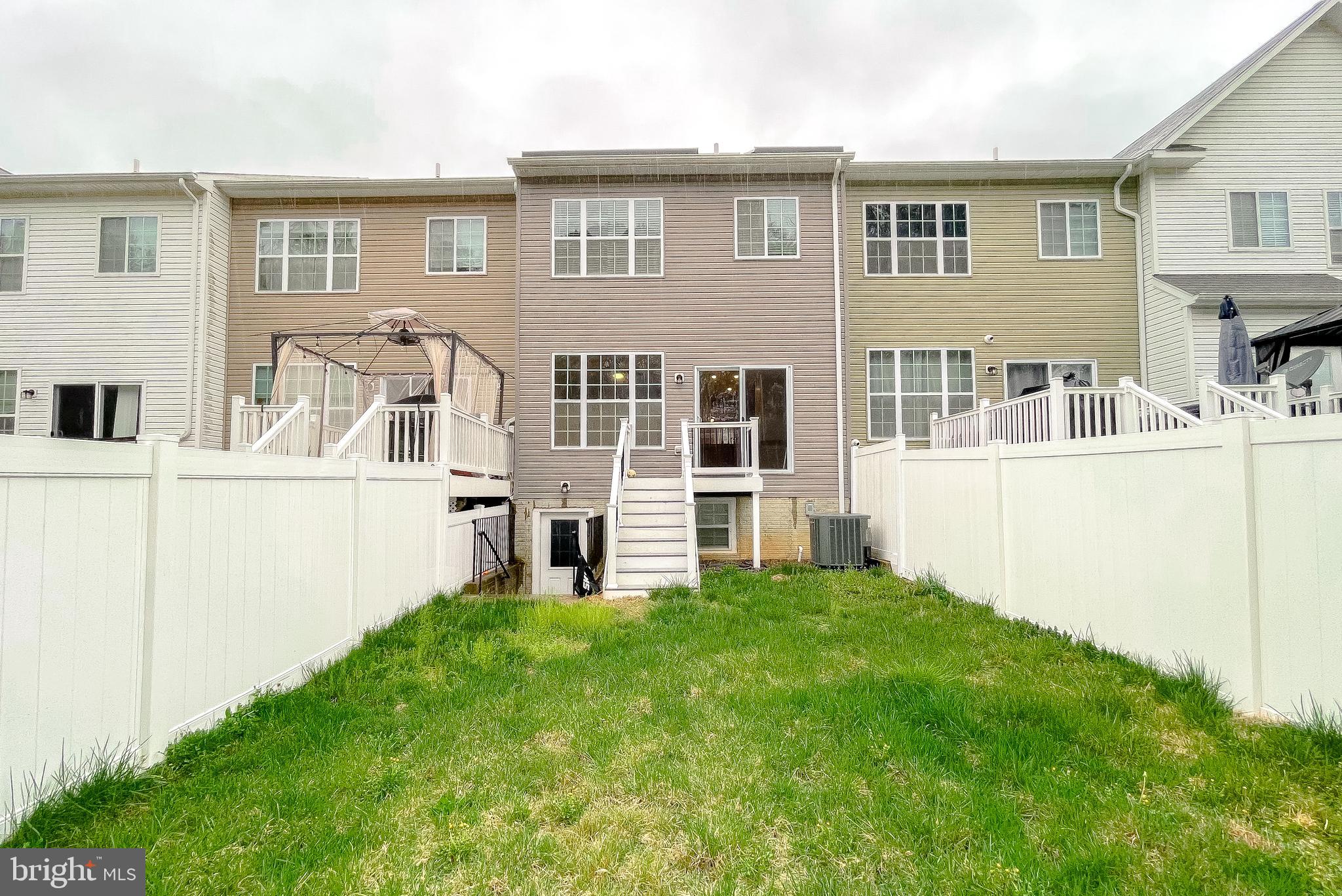 ELIZABETH HILLS - Residential Lease