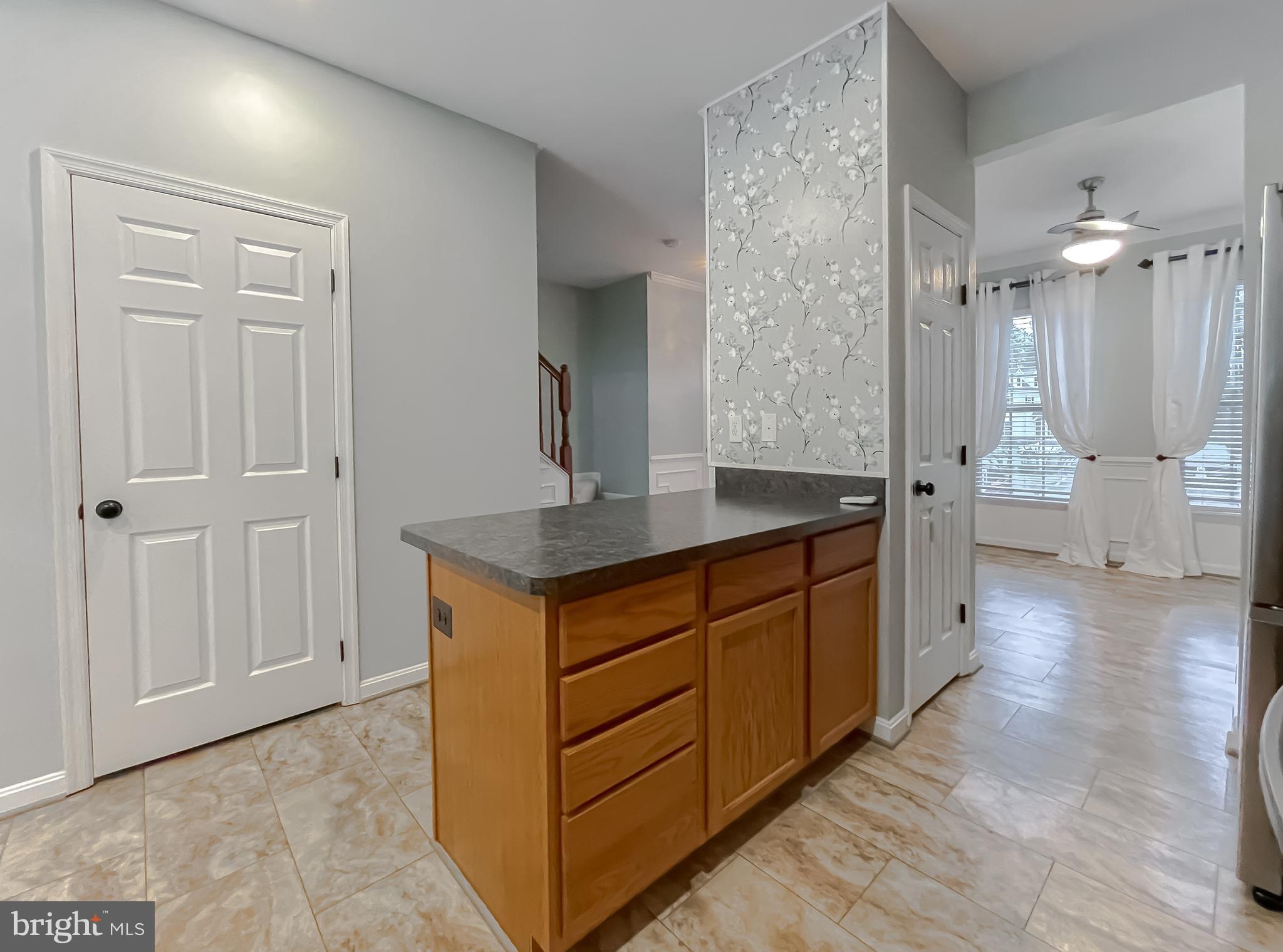 ELIZABETH HILLS - Residential Lease