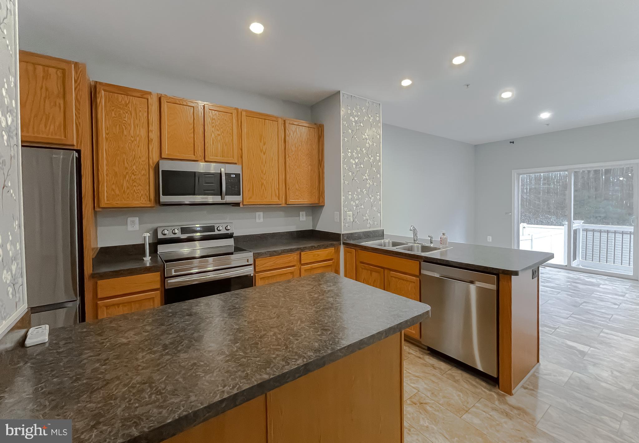 ELIZABETH HILLS - Residential Lease