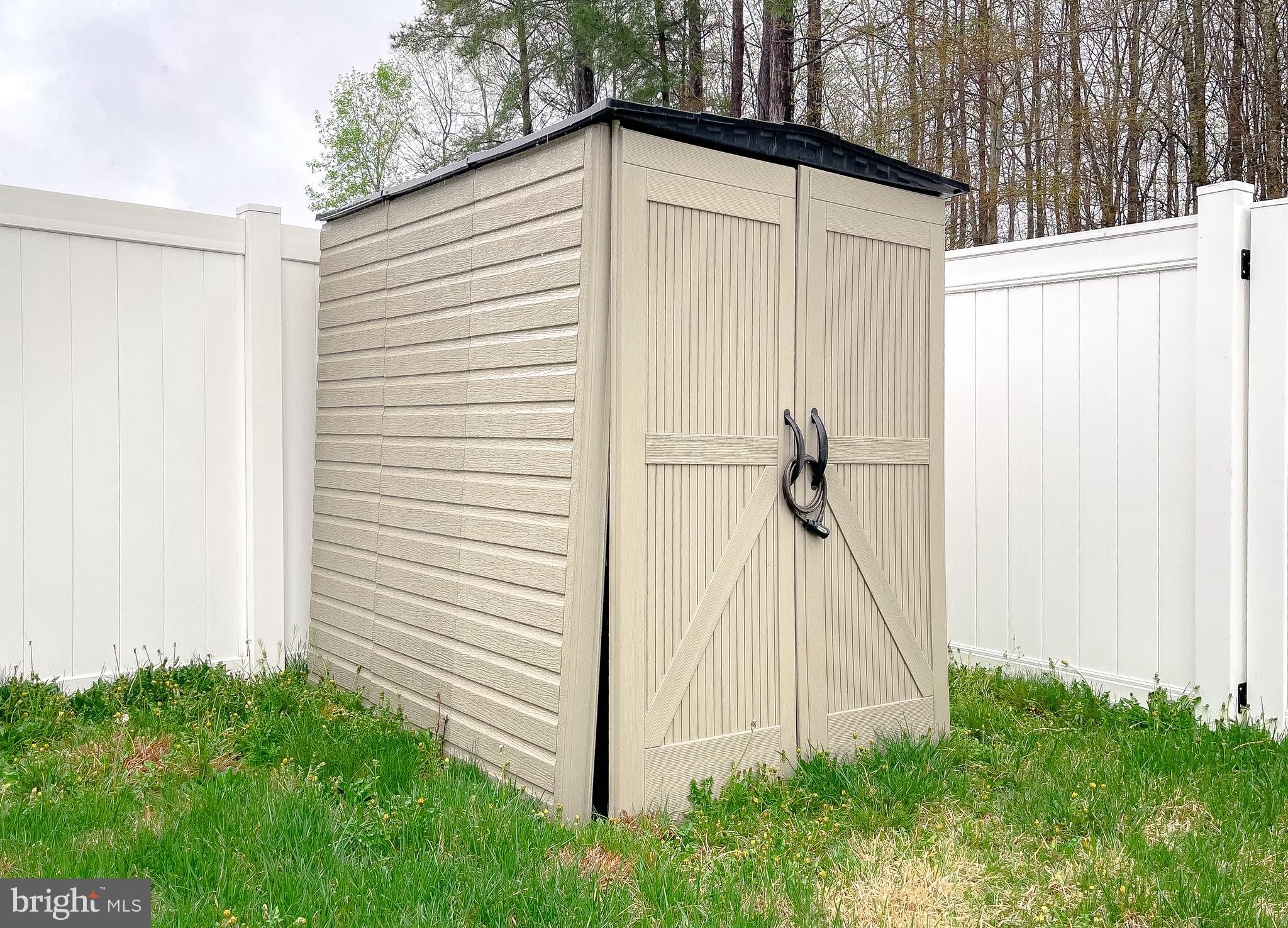 ELIZABETH HILLS - Residential Lease