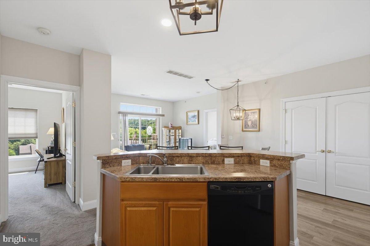 1000 FOUNTAINVIEW CIRCLE 407