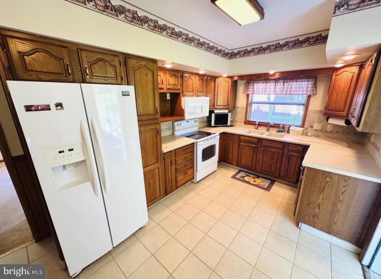 Photo 1 of 10 — 8 LOOMIS PARK RD, HANOVER TOWNSHIP, PA 18706