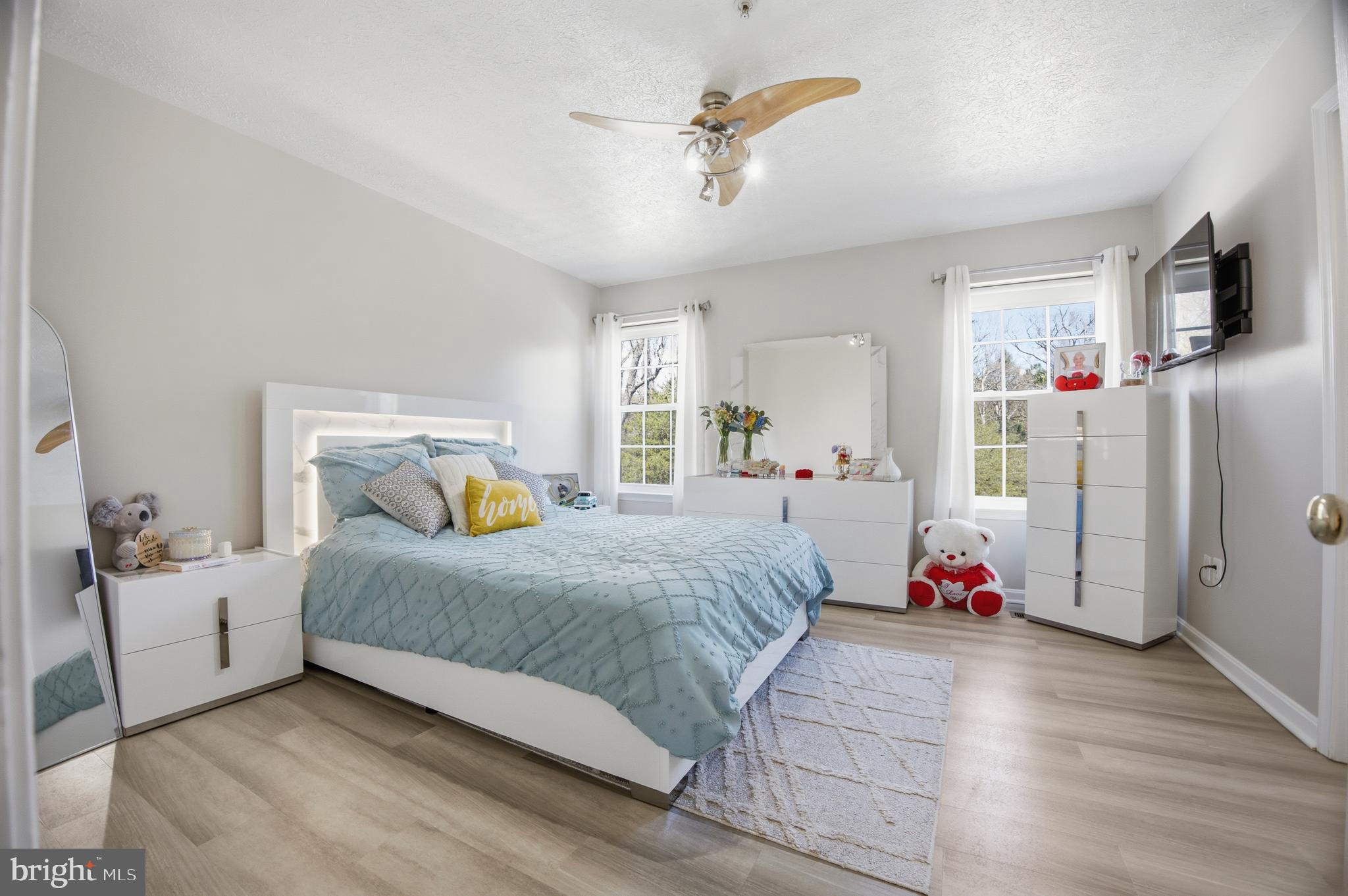 AUTUMN RUN - Residential