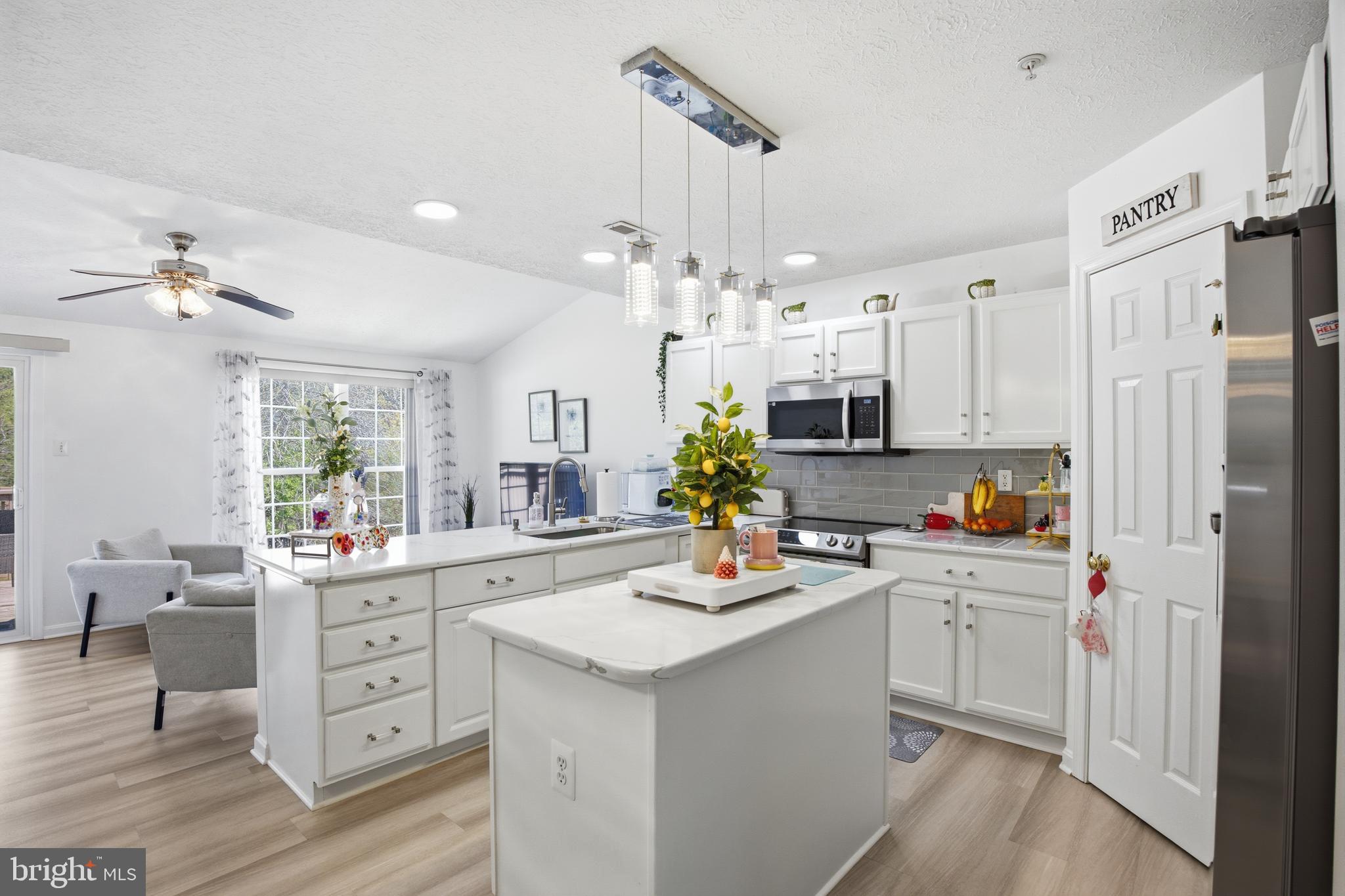 AUTUMN RUN - Residential