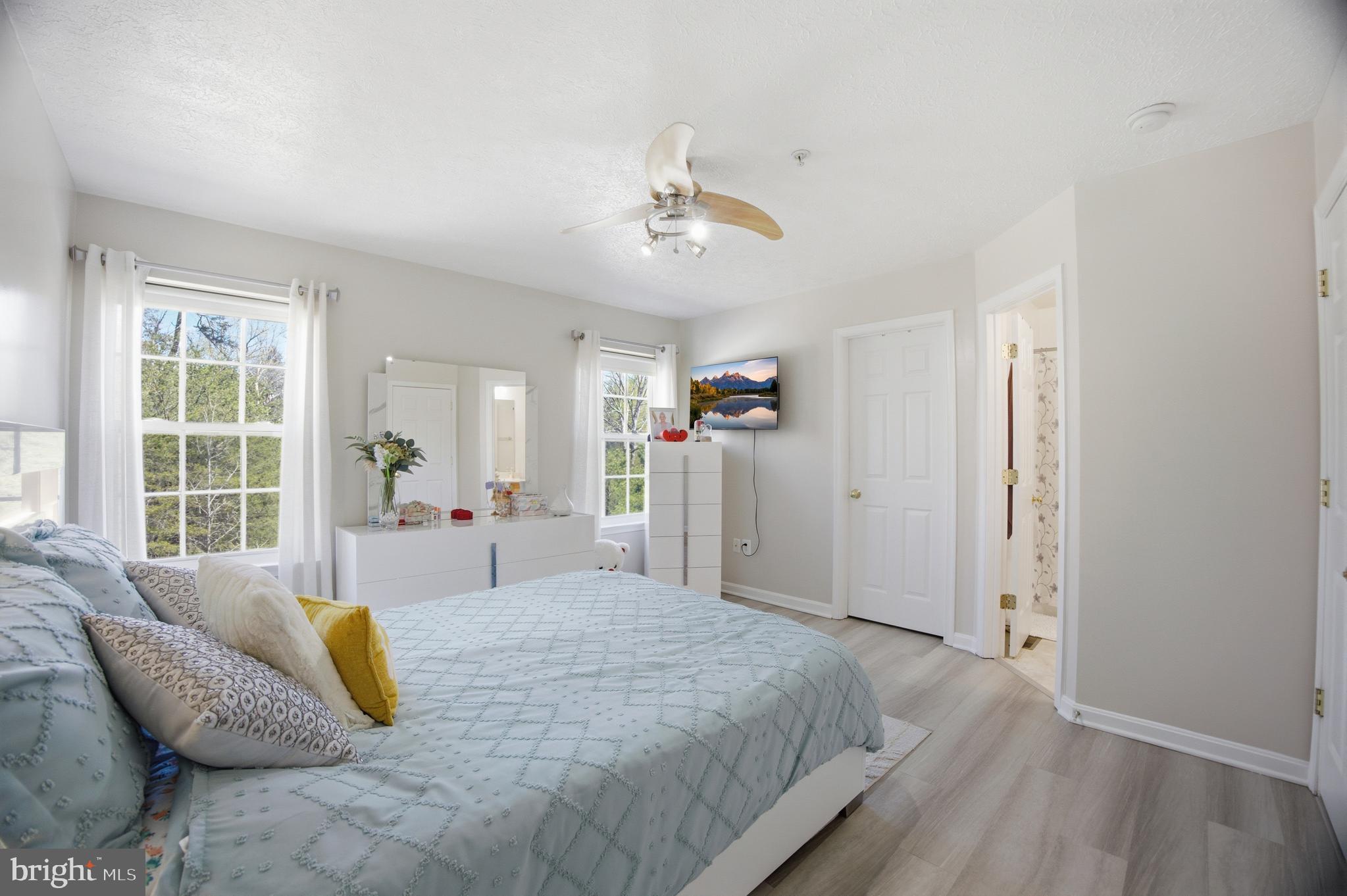 AUTUMN RUN - Residential