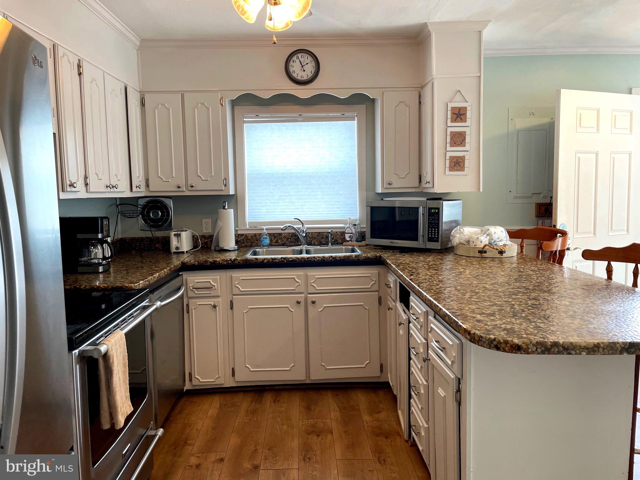 BAYSHORE ESTATES - Residential Lease