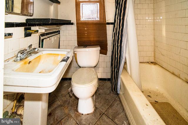 WINDSOR HILLS - Residential