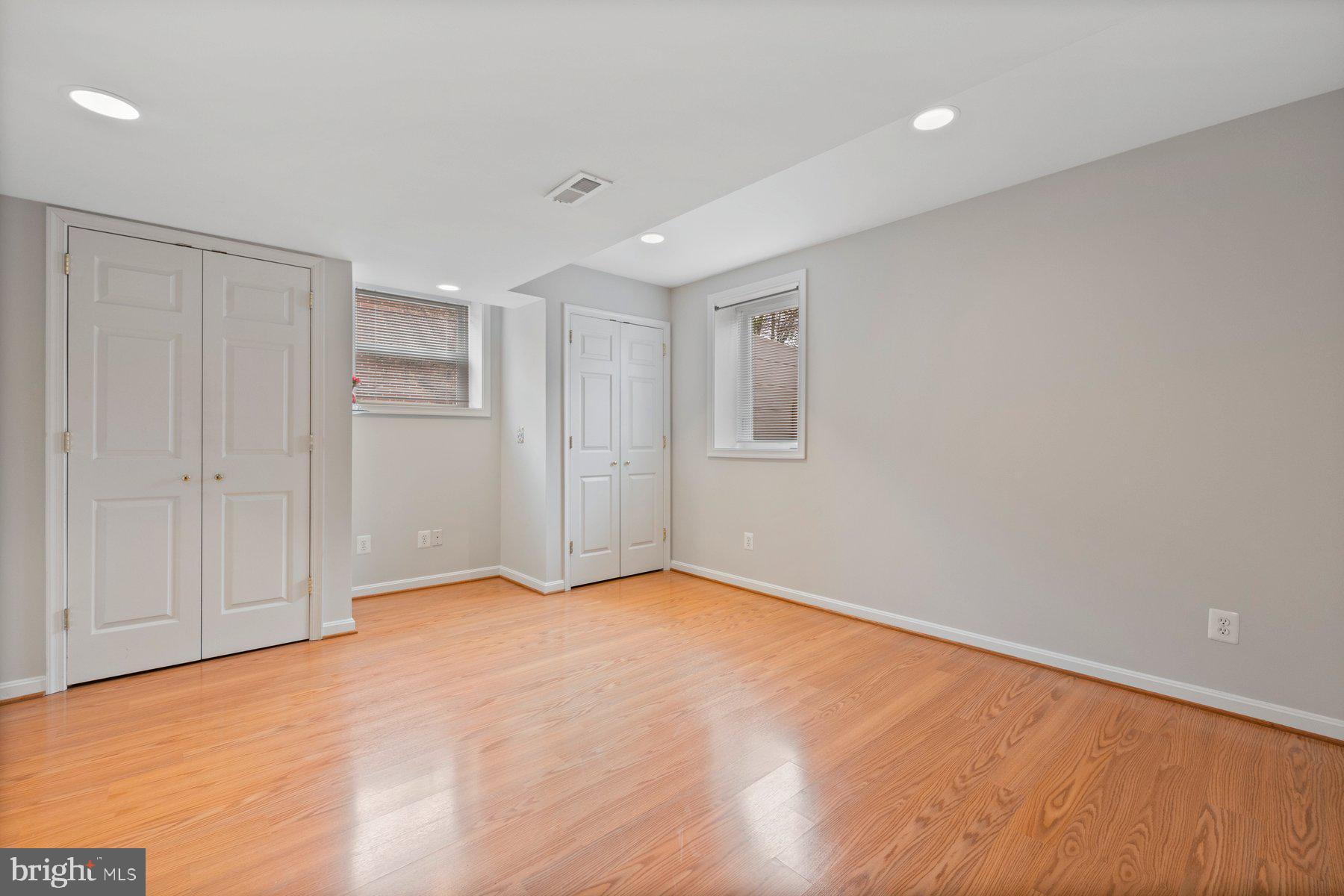 BURNT MILLS GAR-VILL - Residential